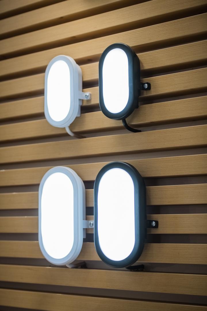 Aplica LED pentru exterior Ledvance BULKHEAD, 11W, 840 lm, lumina neutra (4000K), IP54/IK06, 216x79x143mm, policarbonat, Negru